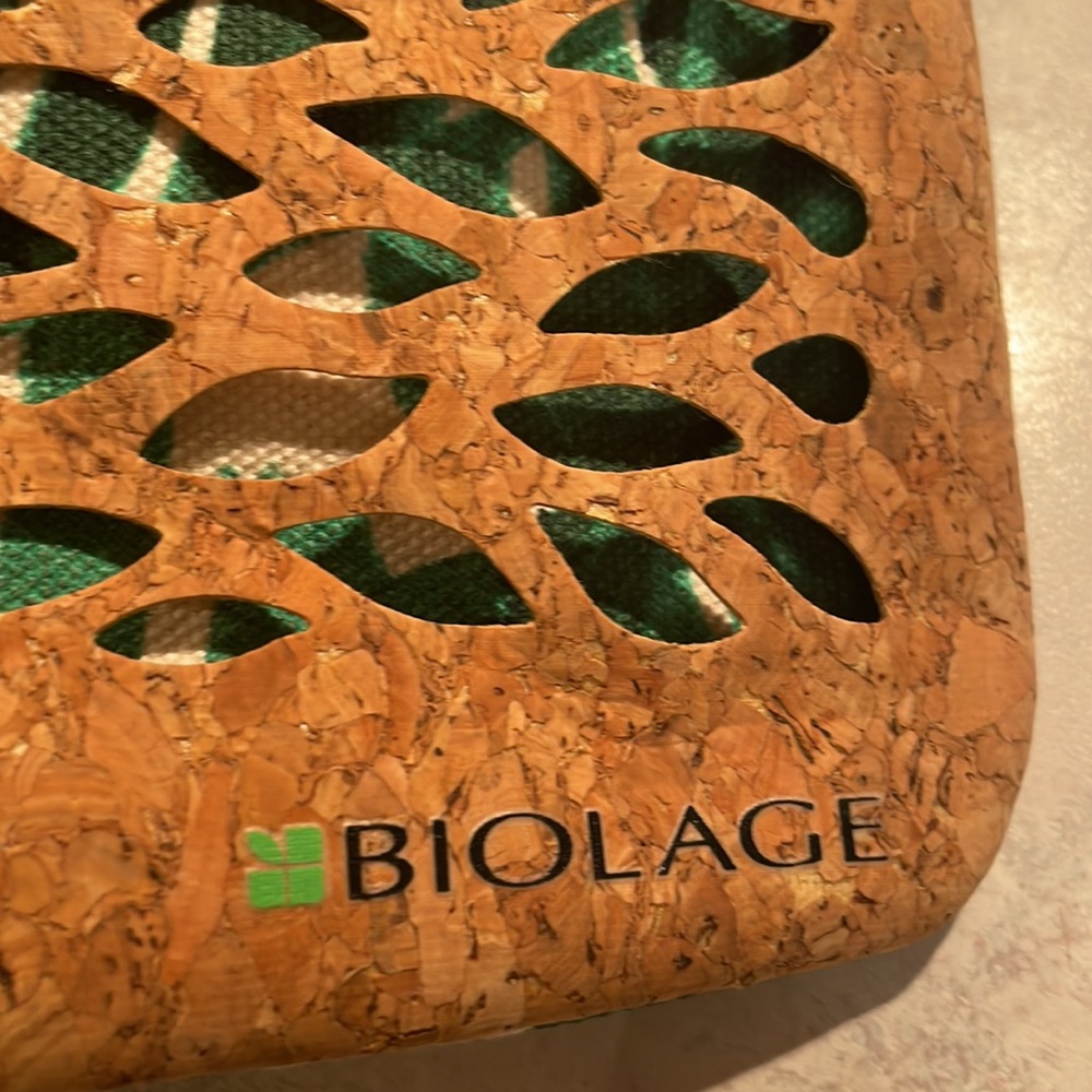 Este Lauder/Biolage Pouches View 3